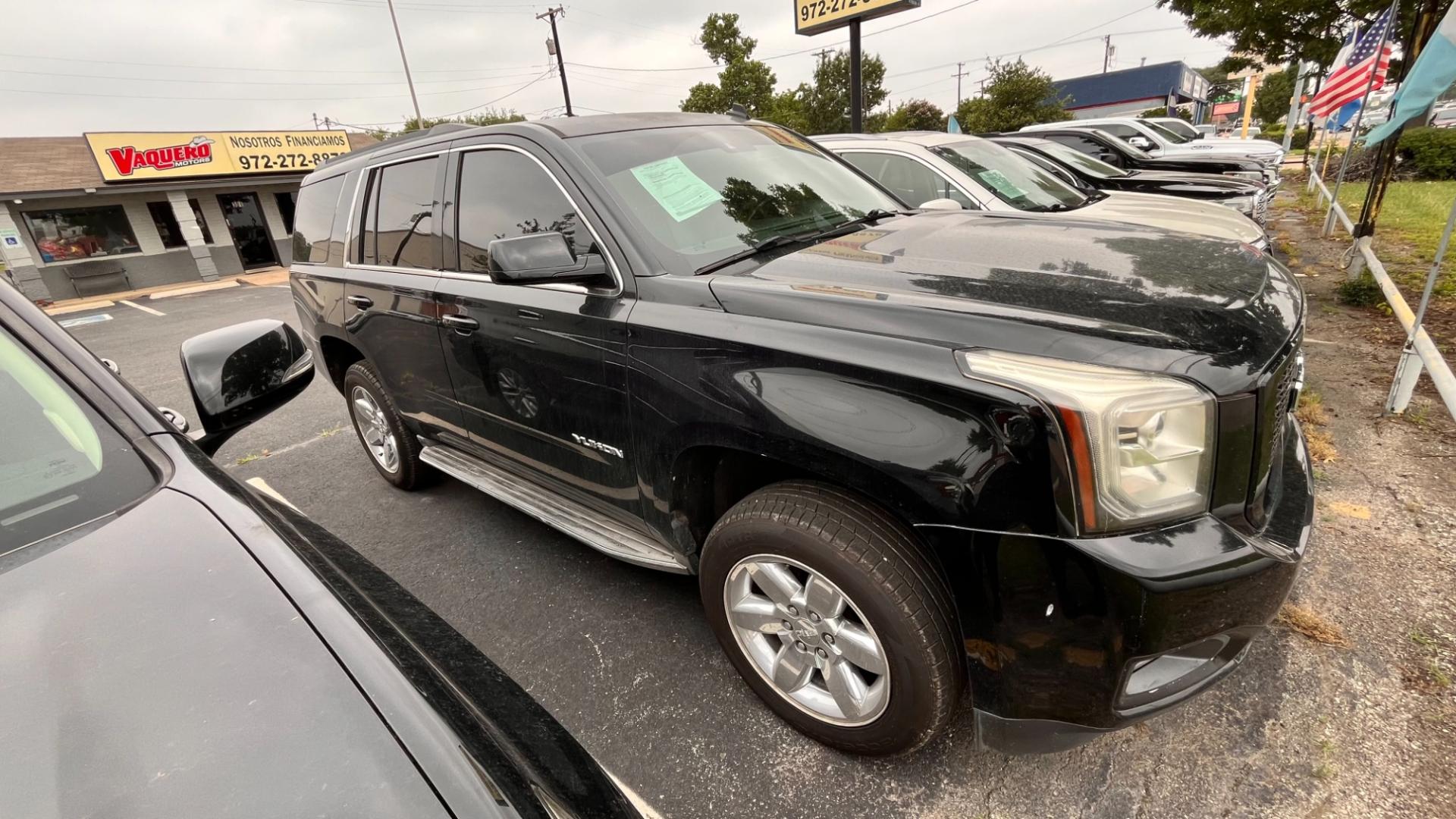 2015 Black /Black GMC Yukon SLT 4WD (1GKS2BKC0FR) with an 5.3L V8 OHV 16V FFV engine, 6-Speed Automatic transmission, located at 945 E. Jefferson Blvd, Dallas, TX, 75203, (214) 943-7777, 32.752514, -96.811630 - Photo#2